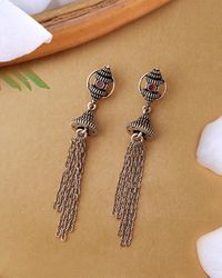 Jhumkas Buy Pearl Gold Silver Antique Jhumki Earrings Online Voylla Jhumka earrings give a unique and a stunning appearance that the usual pair of earrings. silver antique jhumki earrings online