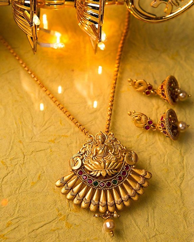 Mahalakshmi gold pendant online