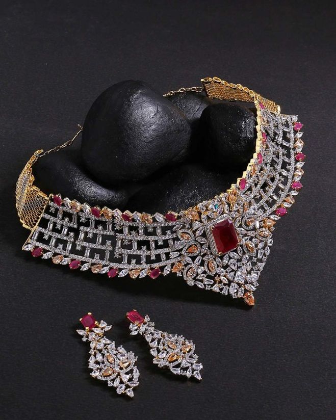 House Of Royals Antique Style Necklace Set Voylla Fashions Incepted in 2013, voylla is india's largest fashion jewelry destination with robust online presence and an expansive retail footprint of 150+ stores across india. inr
