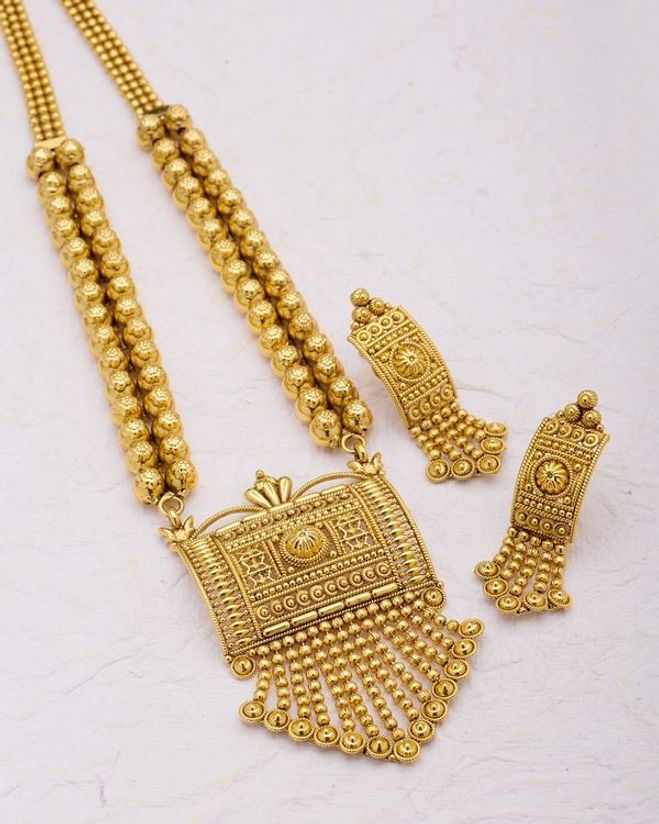 Traditional Yellow Gold Necklace Set Voylla Fashions Browse wide collection of artificial necklace designs for women. traditional yellow gold necklace set